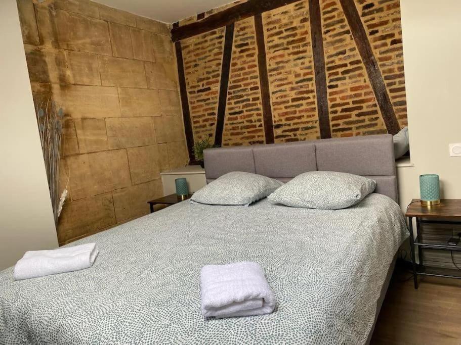 Studio Charme Ardennais Charleville-Mezieres Bagian luar foto